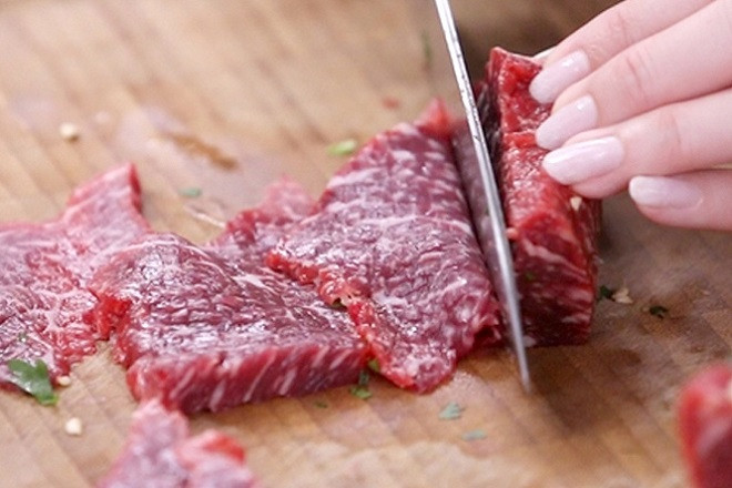 Thế nhưng, thịt bò dù tốt đến đâu vẫn có những bộ phận độc hại, nếu cố chấp ăn những bộ phận này vì sở thích hoặc vì giá rẻ, bạn sẽ trả giá bằng chính sức khoẻ của bản thân và gia đình.