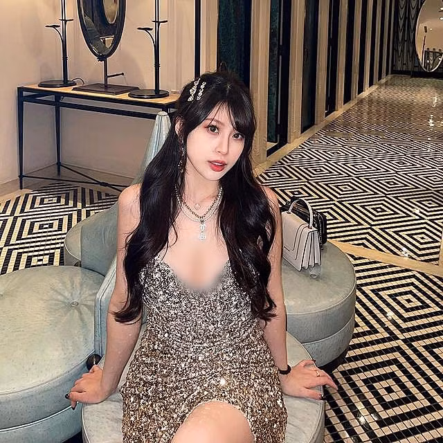 Chỉ tính riêng trên trang IG cá nhân, hot girl xinh đẹp này có tới 1,4 triệu người theo dõi. Mỗi bức ảnh nhận được hàng trăm ngàn lượt yêu thích, chia sẻ.