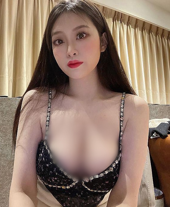 Lần ăn mặc hở hang, xuất hiện tại bệnh viện này của Yumi cũng giống như bao lần trước. Dù nhận phải chỉ trích gay gắt nhưng hot girl không hề tiếp thu, sửa đổi, cô nàng chọn nổi tiếng đi kèm tai tiếng.