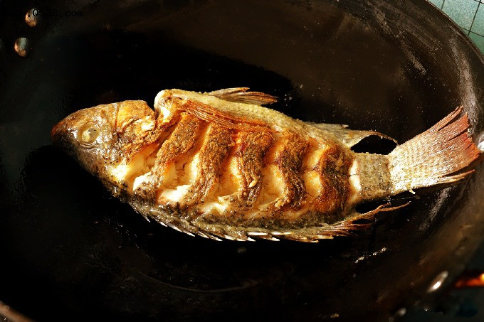 Thế nhưng, chỉ cần nắm được những bí quyết rán cá này, món cá sẽ vàng giòn, chắc thịt, không dính chảo lại đảm bảo không mất đi dinh dưỡng vốn có.