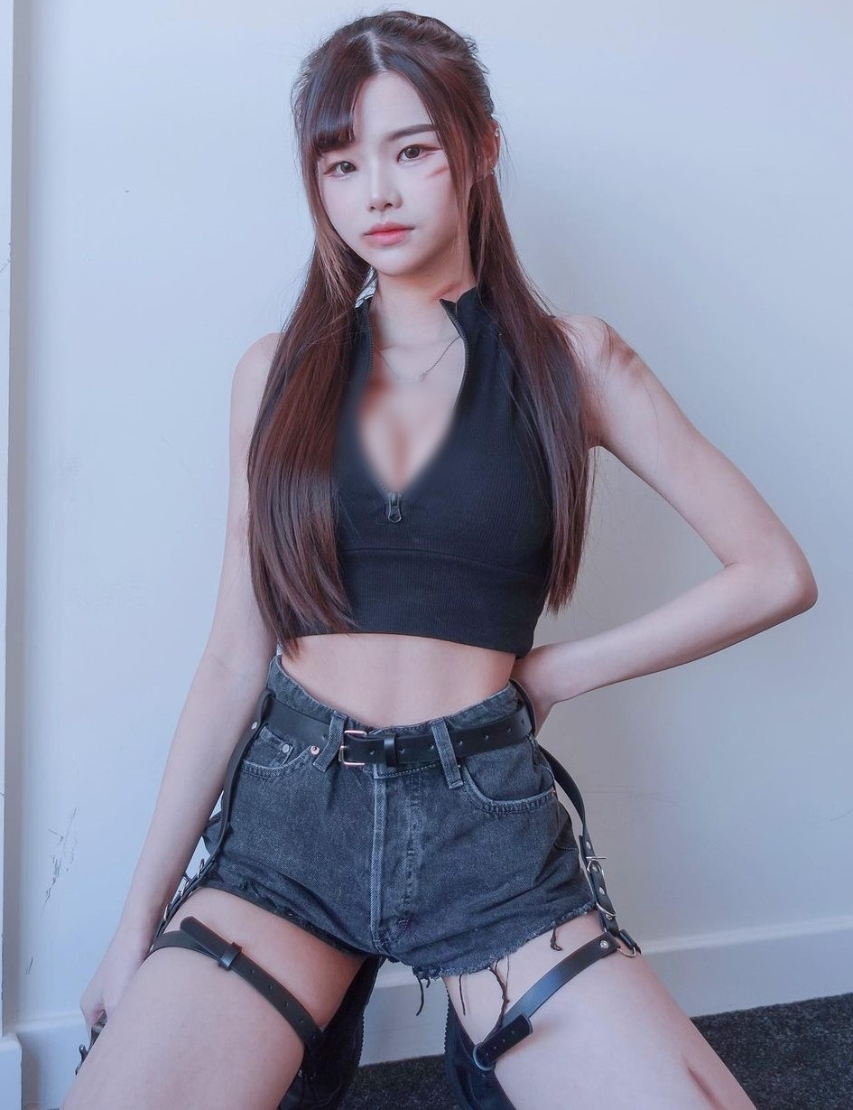 Không chỉ có ngoại hình đẹp, cô nàng còn có giọng nói ngọt ngào, thu hút. Có lẽ tương lai không xa, hot girl này sẽ còn bật lên nữa.