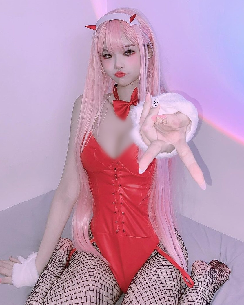 Cô nàng cũng rất chịu khó đầu tư cho trang phục của mình, mỗi lần hoá thân thành miêu nữ đều mang một dáng vẻ khác nhau.