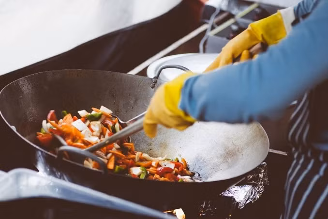 3 thoi quen khi nau an khien ung thu phoi rinh rap ca nha