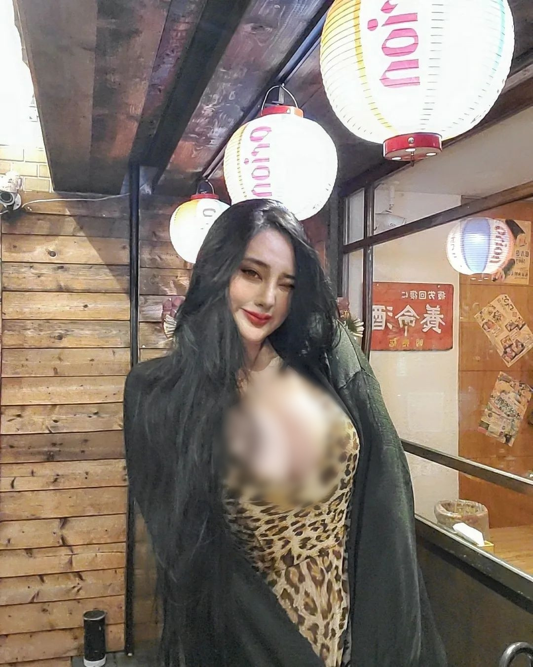 Hoàng Tĩnh đã có 11 năm trong nghề y tá và cô nàng cũng không có ý định đổi nghề, chuyển việc.