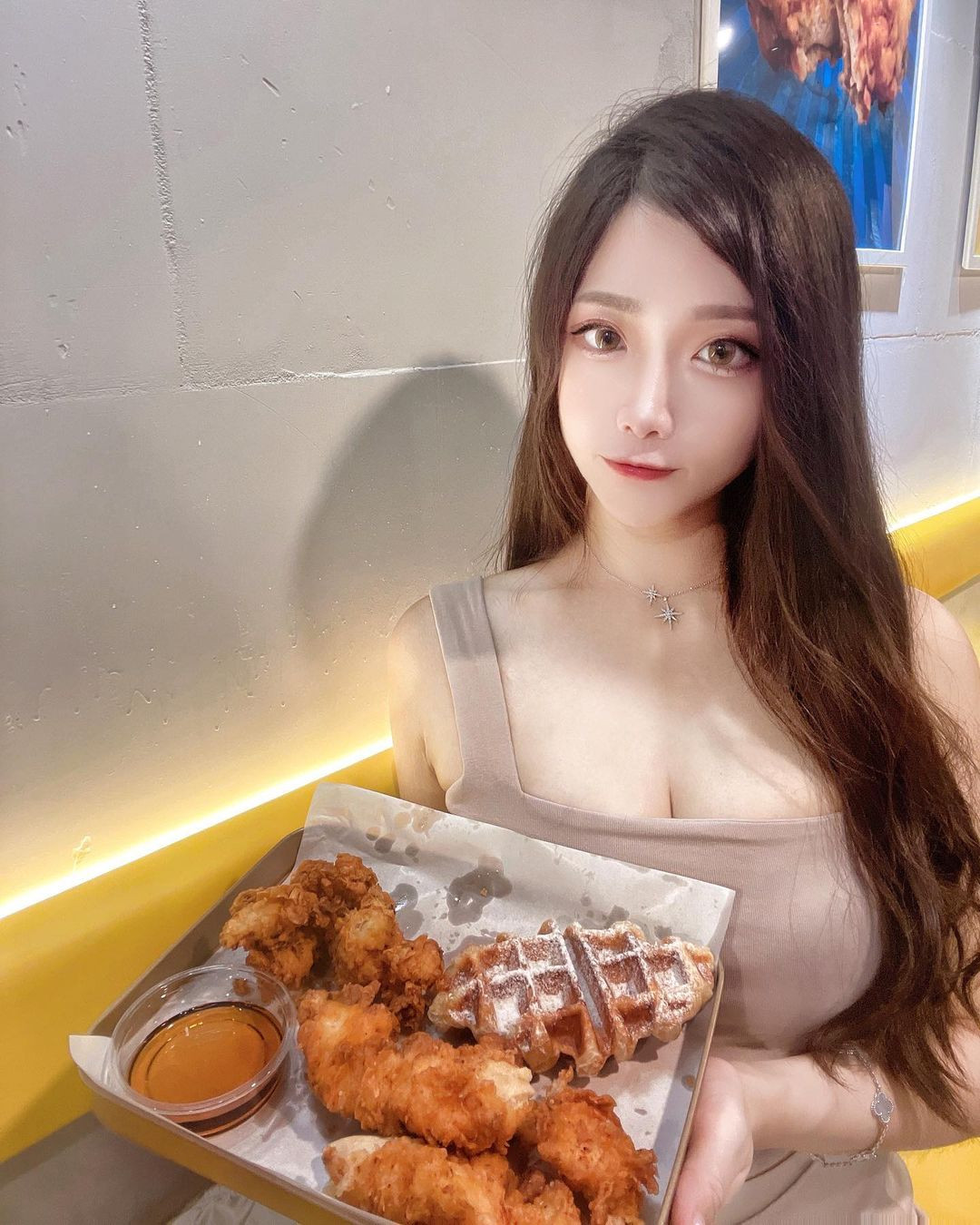 Với gương mặt tươi tắn, ngọt ngào lại có đường cong cơ thể cực kỳ bắt mắt, hot girl Đào Nhi từ lâu đã có vị trí vững chắc trong lòng người hâm mộ.