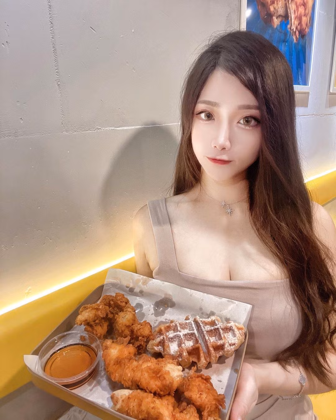 Với gương mặt tươi tắn, ngọt ngào lại có đường cong cơ thể cực kỳ bắt mắt, hot girl Đào Nhi từ lâu đã có vị trí vững chắc trong lòng người hâm mộ.