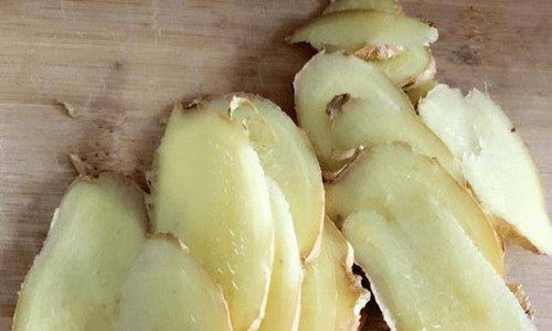 Dap gung vao long ban chan, mot tuan sau 3 loi ich ap toi-Hinh-2