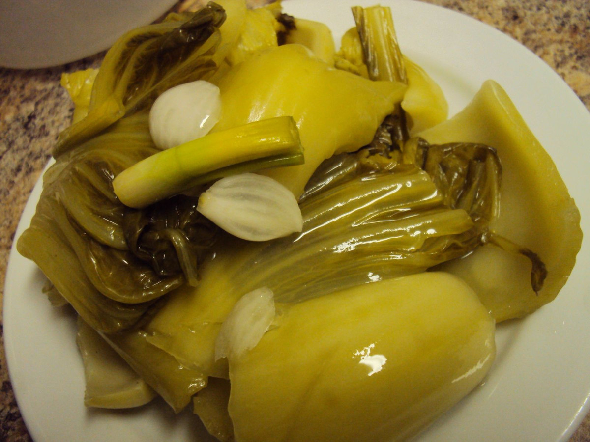 Tuy nhiên, từ lâu, dưa muối chua đã được Bộ Y tế xếp vào danh sách đen những thực phẩm gây ung thư dạ dày. Thường xuyên ăn sẽ khiến bạn bị rút ngắn tuổi thọ cực nhanh.