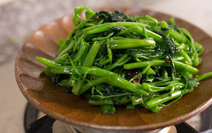 Đặc biệt nhấn mạnh rằng, các loại rau đã nấu chín cất trong tủ lạnh càng lâu thì càng nguy hiểm. Cho dù chúng không bị ôi thiu, vẫn có hương vị ngon miệng thì vẫn có khả năng sản sinh chất gây ung thư.