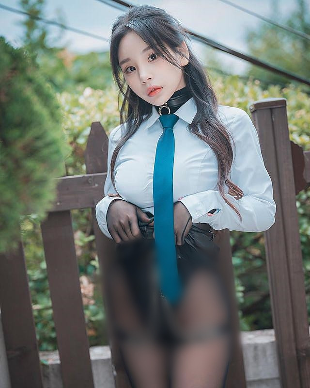 Yuri từng chia sẻ, cô nàng theo hình ảnh quyến rũ, táo bạo, sẽ thường xuyên thay đổi phong cách, vì thế người hâm mộ cũng không mấy ngạc nhiên.