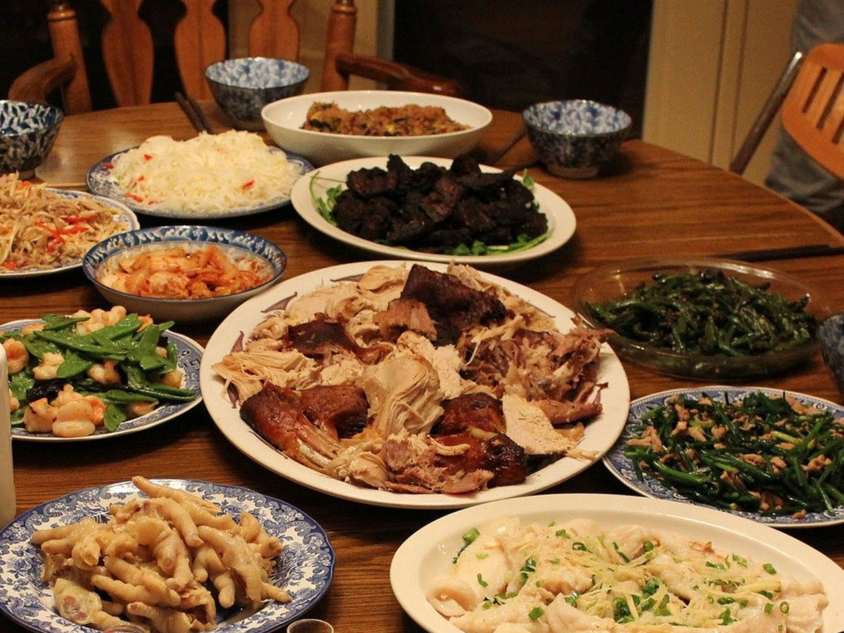 An rau me tu trong, 4 con ngo doc nang, mot nguoi tu vong