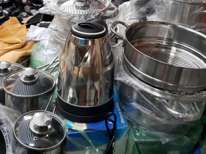 Những chất này ảnh hưởng mật thiết tới hệ thần kinh, gây ra các độc tố hình thành hội chứng manganism với các triệu chứng gần tương tự bệnh Parkinson. Nếu lượng mangan hấp thu vào cơ thể cao có thể dẫn đến ngộ độc phổi, thận và tim mạch.