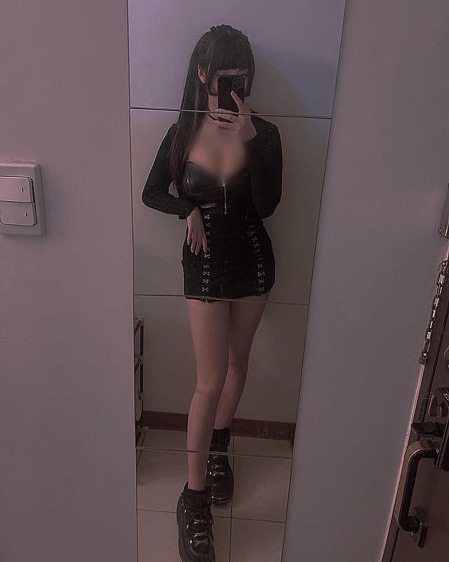 Tuy nhiên, có lẽ việc thể hiện sự trưởng thành, quyến rũ của cô nàng đã sai lầm.