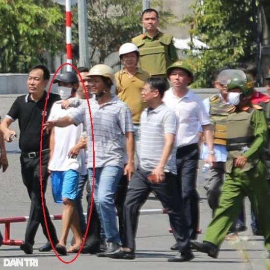 Nghi pham cuop tiem vang buong sung sau khi gap Pho Giam doc Cong an tinh