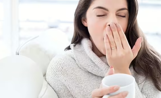 Sau một đêm mất ngủ, nhiều người chắc hẳn sẽ uống cà phê để cảm thấy tỉnh táo hơn bắt đầu ngày mới. Ảnh: Getty. 