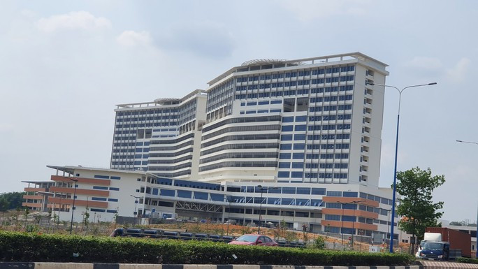 Vi sao So Y te Binh Duong de nghi “cam cua” 6 bac si hanh nghe khap ca nuoc?