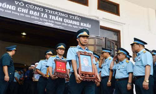 Lễ tang phi công Trần Quang Khải tại TP Vinh, Nghệ An.