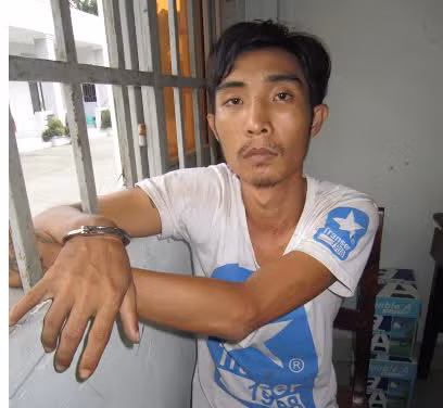 Vu cuop tao ton lay vang trong nguoi nan nhan: 2 ten bi bat