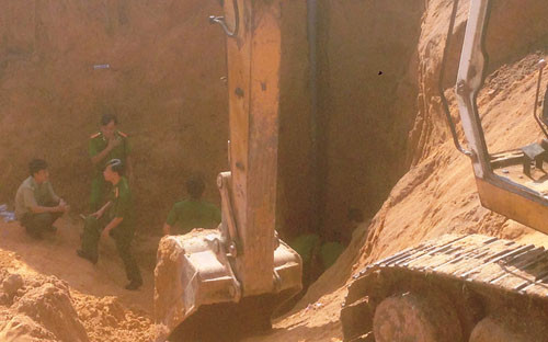 Gap be gai 7 tuoi roi xuong gieng sau vua duoc cuu song-Hinh-6