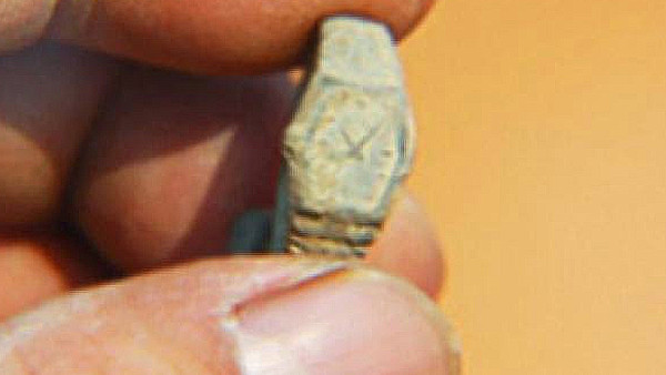 Tất cả chỉ là giả thuyết. Đến nay, giới chuyên gia, nhà khoa học vẫn cố gắng đi tìm lời giải cho nguồn gốc về cổ vật giống đồng hồ.