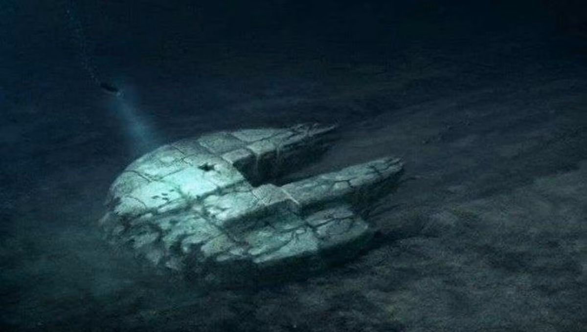 Theo các chuyên gia, vật thể dị thường có chiều rộng 61m, cao 8m. Sau khi hình ảnh được công bố, một số người cho rằng đây có thể là UFO của người ngoài hành tinh.