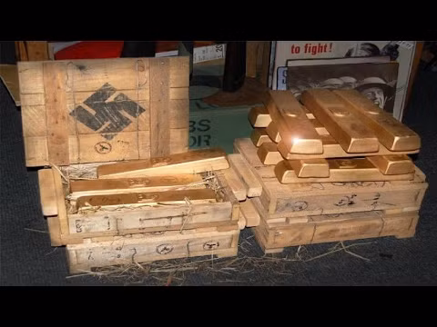 Với một số manh mối, nhiều người cho rằng, kho báu vàng "khủng" của Hitler được giấu dưới đáy hồ Toplitz ở Áo.