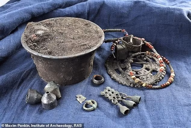 Theo nghiên cứu của các chuyên gia, kho báu mới được tìm thấy là của cải tích lũy chứ không phải trang sức dành cho một bộ trang phục cụ thể.