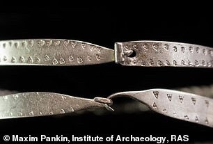 Việc chôn giấu kho báu của người Nga để quân lính Mông Cổ khi thực hiện cuộc xâm lược không tìm thấy dường như khá phổ biến trong cuộc vây hãm.