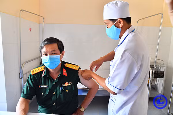 Theo đó, những tủ lạnh âm sâu góp phần phục vụ cho công tác bảo quản vắc xin đảm bảo chất lượng. Đồng thời số tủ lạnh này đóng vai trò lớn trong chiến dịch tiêm vắc xin lớn nhất trong lịch sử Việt Nam. Ảnh: tiengiang.gov.vn.