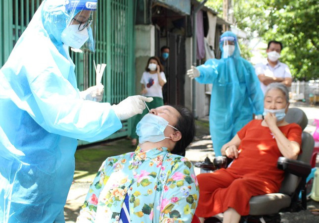 Cac quan, huyen o TPHCM da kiem soat duoc dich van phai gian cach xa hoi-Hinh-2