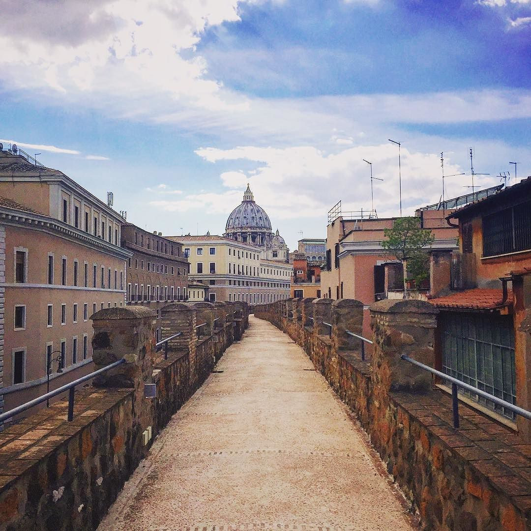 Đến cuối thế kỷ 15, Giáo hoàng Alexander VI cho tu sửa hành lang bí mật Passetto. Nơi đây được nhiều người biết đến khi Giáo hoàng Clement VII sử dụng trong lần thành Rome bị cướp phá năm 1527.