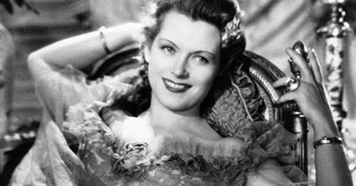 Đổi lại, Olga Chekhova cũng cố gắng giúp vun đắp tình cảm giữa Hitler với Eva Braun. Nhờ vậy, nữ diễn viên có quan hệ với người đứng đầu chính quyền Đức quốc xã nên nhận được sự hậu thuẫn lớn.