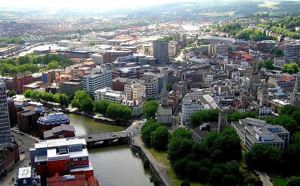 Trước sự việc này, nhiều chuyên gia, nhà khoa học đã đến thành phố Bristol để nghiên cứu về âm thanh ma quái khiến nhiều người khó chịu.