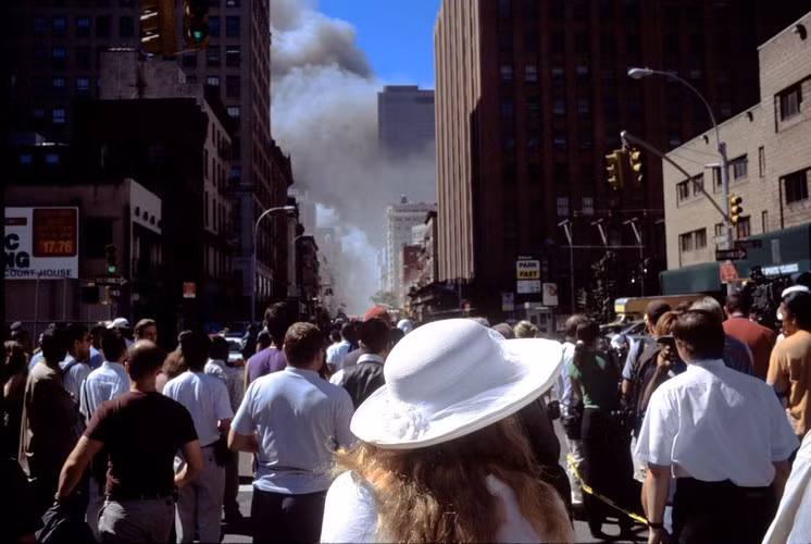 Ngày 23/8/2001, CIA gửi một bức điện khẩn tới FBI, Bộ Ngoại giao, Hải quan và INS, cảnh báo về những cá nhân có liên quan đến thủ lĩnh al Qaeda là bin Laden.