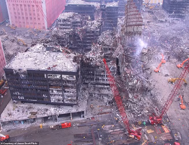 Sau khi vụ khủng bố 11/9 xảy ra, nhiều chuyên gia, nhà nghiên cứu nhận ra có nhiều dấu hiệu cảnh báo về sự kiện kinh hoàng từ vài năm trước.