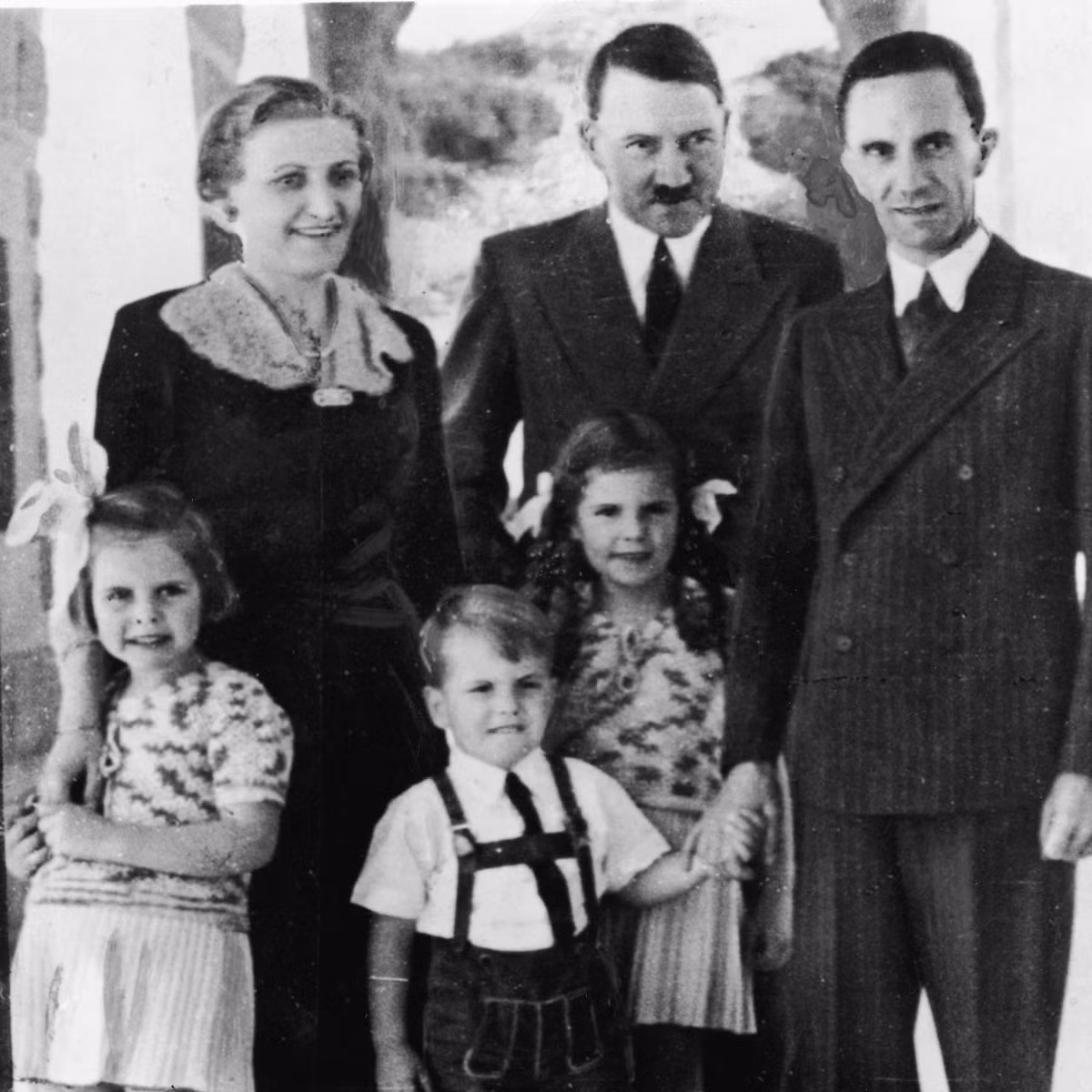 Theo một tài liệu được công bố dựa trên nhật ký của Bộ trưởng tuyên truyền phát xít Đức Joseph Goebbels, nhà độc tài Hitler si mê vợ của cấp dưới.