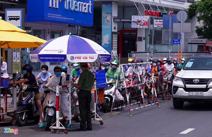 Nua trieu nguoi o TP.HCM chua tiem vaccine mui 1