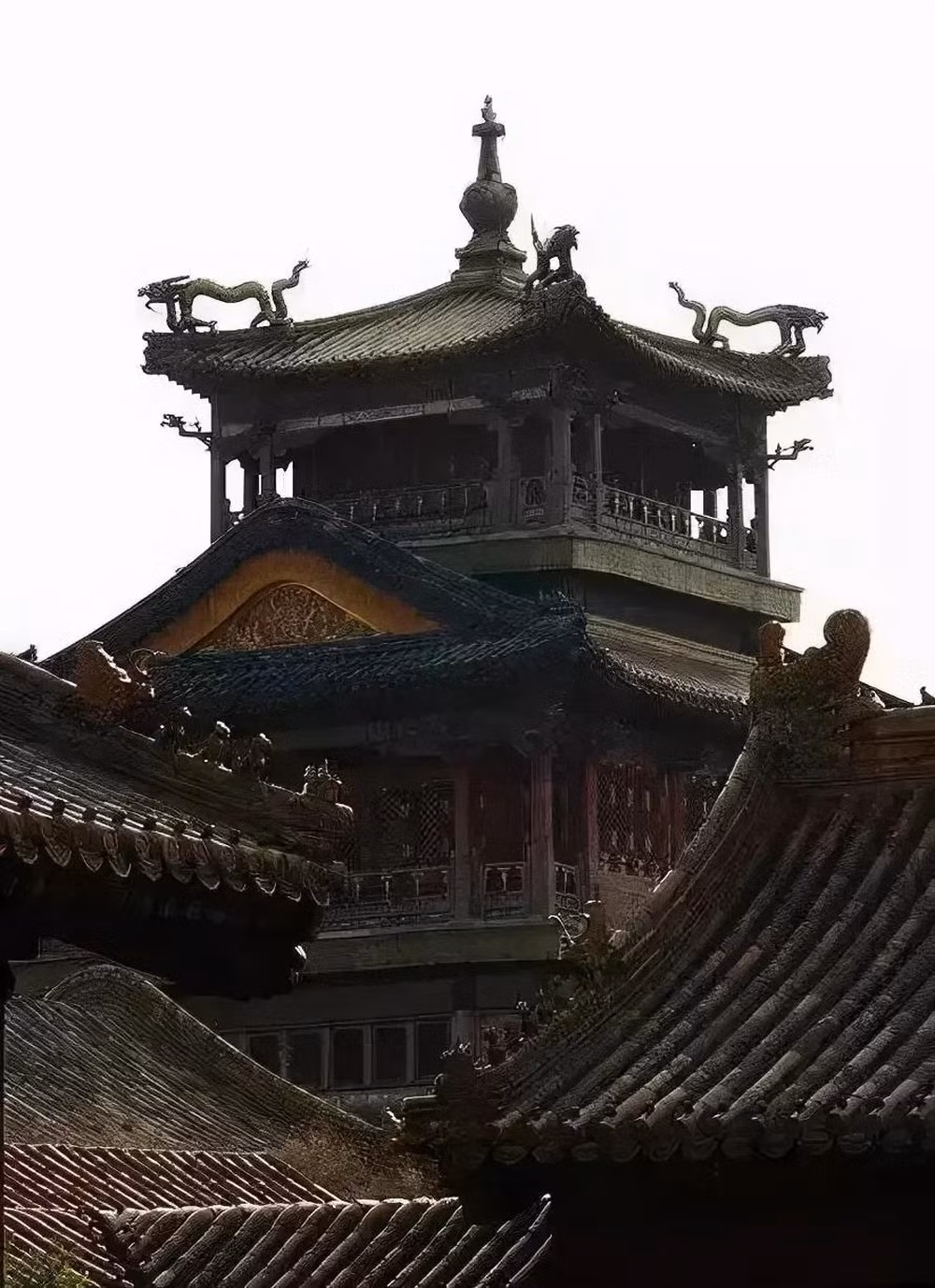 Vũ Hoa Các là một trong 3 cung điện không mở cửa đón khách. Theo các sử liệu, Trung Chính điện bên trong Tử Cấn Thành là nơi có 10 ngôi đền Phật giáo.