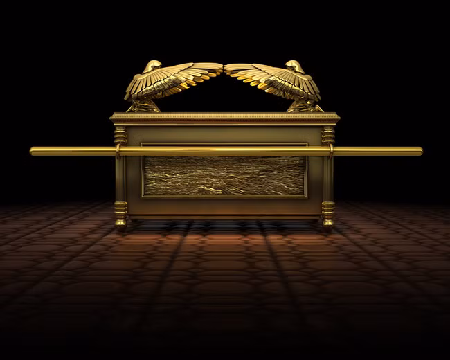  Hòm giao ước (Ark of the Covenant) được xem là báu vật thiêng liêng nhất đối với người Do Thái. Nó được mô tả trong Kinh Thánh là món đồ do Chúa tạo nên.