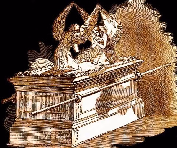 Từ đây, một số giả thuyết được đưa ra để lý giải số phận của hòm giao ước. Trong số này, một quan điểm cho rằng có thể báu vật do Chúa tạo ra bị phá hủy hoàn toàn khi xảy ra chiến sự.