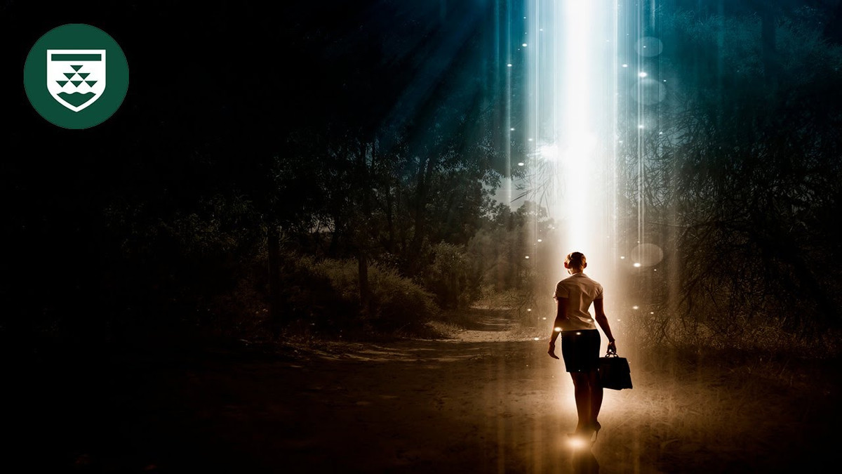 Việc Cornelio biến mất rồi xuất hiện một cách kỳ bí khiến gia đình lo lắng. Bởi lẽ, sau sự kiện này, cậu bé trở nên u sầu, hay cáu gắt, thậm chí đánh nhau với bạn. Đó là những điều mà Cornelio chưa từng làm trước đó. Thậm chí, cậu còn trốn học và bắt nạt bạn bè.