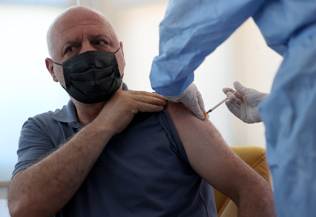 Theo nhóm chuyên gia, vắc xin COVID-19 vẫn có hiệu quả bình quân 95% trong ngăn ngừa bệnh nặng, bao gồm cả biến thể Delta và hơn 80% trong ngăn ngừa lây nhiễm virus SARS-CoV-2.