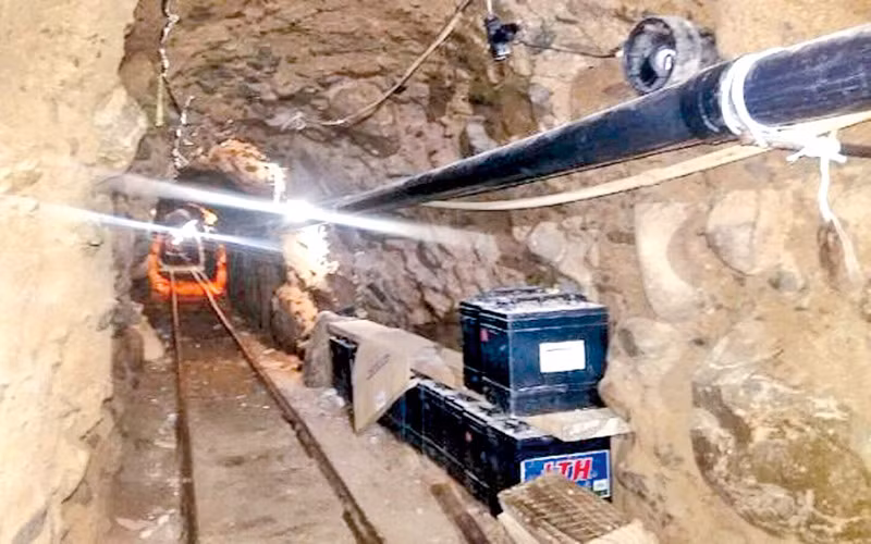 Thậm chí, về sau, ông trùm El Chapo bố trí cả thang máy, hệ thống thông hơi, đường ray cho toa kéo và nhiều công nghệ hiện đại khác giúp vận chuyển ma túy nhanh hơn và số lượng lớn hơn.