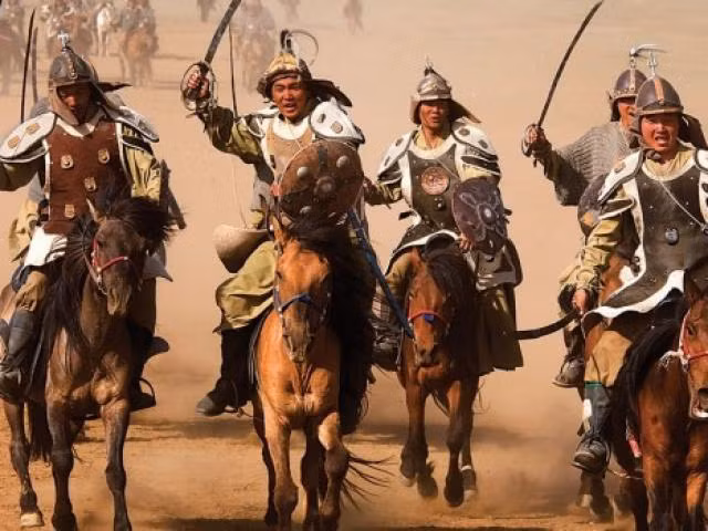 Nhiều người biết đến Hốt Tất Liệt trong vai trò một nhà cai trị, nhà cầm quân xuất chúng mà không hề hay biết ông còn là một nhà thơ đa tài. Ông sáng tác nhiều bài thơ nhưng không được lưu lại nhiều.