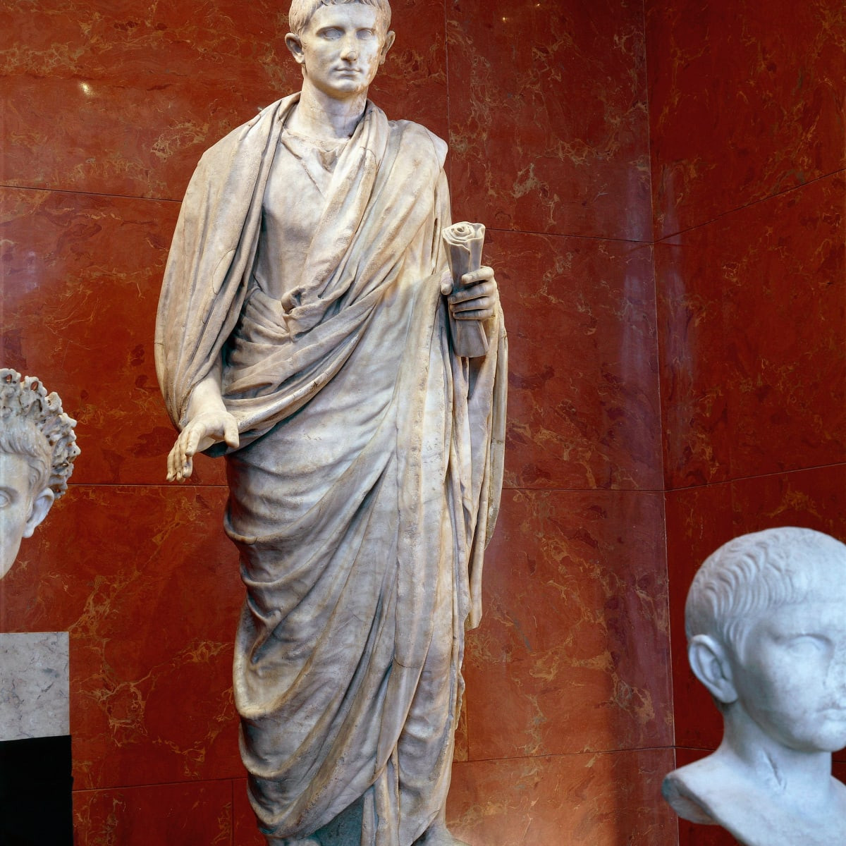 Trong thời gian hoàng đế Augustus trị vì La Mã (từ năm 27 trước Công nguyên - năm 14 sau Công nguyên), người dân sống trong thời kỳ hòa bình, thịnh vượng.