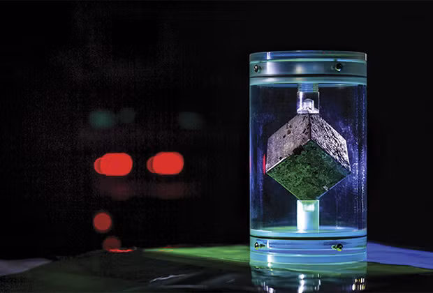 Theo một số tài liệu được giải mật, Mỹ, Anh và các nước Đồng minh đã thu giữ hơn 600 "khối Heisenberg" của Đức quốc xã tại phòng thí nghiệm bí mật dưới lòng đất trong và sau Thế chiến 2.