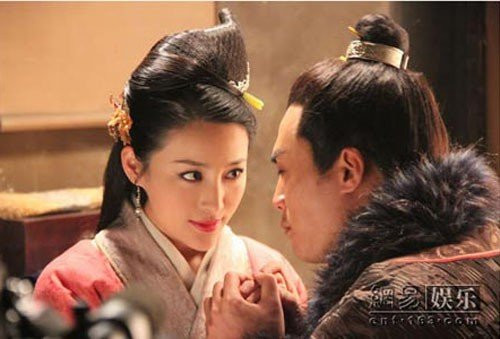 Về sau, gã còn hối lộ 100 lượng vàng cho Thái trạng nguyên. Nhờ đó, sau khi Thái trạng nguyên thăng chức trở thành Thái ngự sử đã giúp Tây Môn Khánh tham gia con đường bán muối.