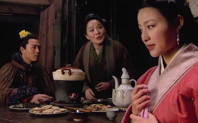 Nhờ vậy, Tây Môn Khánh kiếm được hơn 3 vạn lượng bạc và cũng kết giao được nhiều quan lại khác có lợi cho việc làm ăn. Do đó, của cải của gã ngày càng nhiều hơn.