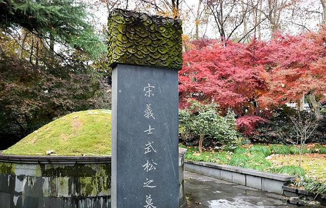 Theo các chuyên gia, những vết sẹo đó là do có người cố tình tạo ra. Từ đây, họ nhận định Võ Tòng có khả năng bị kẻ địch bắt giữ, tra tấn và giam cầm đến chết.