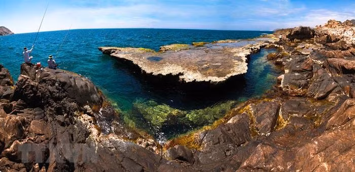 Vẻ đẹp hoang sơ của điểm du lịch Hang Rái trong cụm du lịch Khu dự trữ sinh quyển Núi Chúa. (Ảnh: Trọng Đạt/TTXVN)